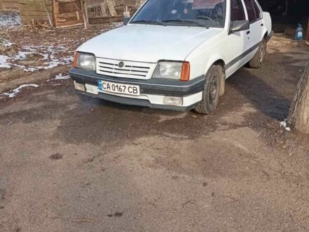 Білий Опель Аскона, об'ємом двигуна 1.8 л та пробігом 200 тис. км за 1550 $, фото 1 на Automoto.ua