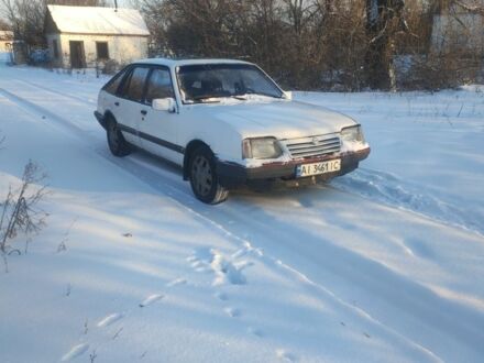 Білий Опель Аскона, об'ємом двигуна 2 л та пробігом 300 тис. км за 582 $, фото 1 на Automoto.ua