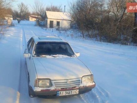 Білий Опель Аскона, об'ємом двигуна 2 л та пробігом 300 тис. км за 579 $, фото 1 на Automoto.ua