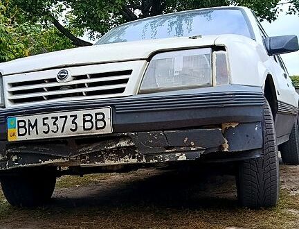 Белый Опель Аскона, объемом двигателя 1.6 л и пробегом 0 тыс. км за 1000 $, фото 1 на Automoto.ua