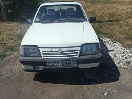 Білий Опель Аскона, об'ємом двигуна 0 л та пробігом 250 тис. км за 649 $, фото 1 на Automoto.ua