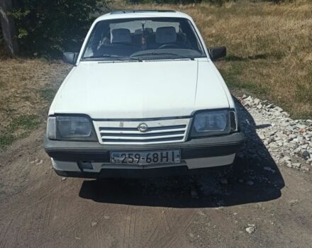 Білий Опель Аскона, об'ємом двигуна 0 л та пробігом 250 тис. км за 649 $, фото 1 на Automoto.ua