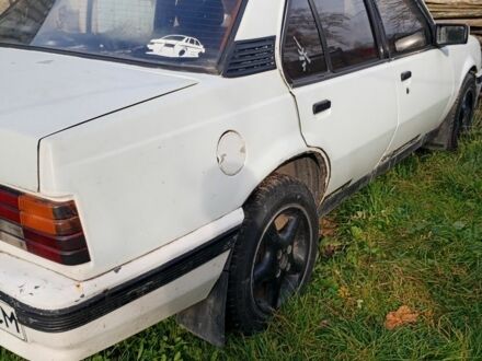 Белый Опель Аскона, объемом двигателя 1.6 л и пробегом 573 тыс. км за 955 $, фото 1 на Automoto.ua