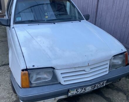 Белый Опель Аскона, объемом двигателя 1.6 л и пробегом 3 тыс. км за 500 $, фото 1 на Automoto.ua