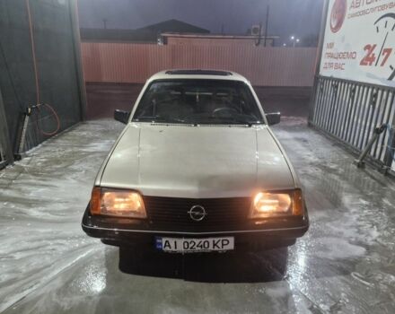 Бежевый Опель Аскона, объемом двигателя 1.6 л и пробегом 323 тыс. км за 650 $, фото 4 на Automoto.ua