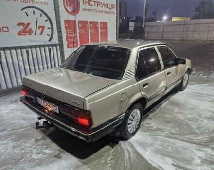 Бежевый Опель Аскона, объемом двигателя 1.6 л и пробегом 323 тыс. км за 650 $, фото 3 на Automoto.ua