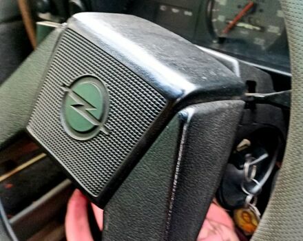 Бежевый Опель Аскона, объемом двигателя 1.6 л и пробегом 200 тыс. км за 500 $, фото 4 на Automoto.ua