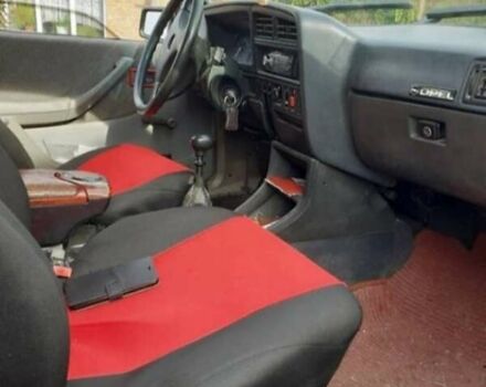 Бежевый Опель Аскона, объемом двигателя 1.6 л и пробегом 300 тыс. км за 650 $, фото 6 на Automoto.ua