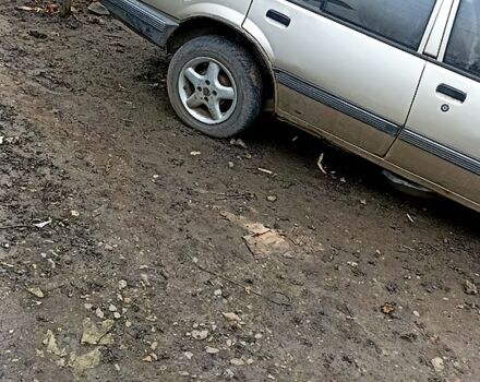 Бежевый Опель Аскона, объемом двигателя 1.6 л и пробегом 200 тыс. км за 500 $, фото 6 на Automoto.ua