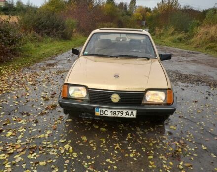 Бежевий Опель Аскона, об'ємом двигуна 1 л та пробігом 300 тис. км за 350 $, фото 1 на Automoto.ua