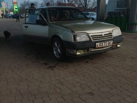 Бежевый Опель Аскона, объемом двигателя 1.6 л и пробегом 300 тыс. км за 650 $, фото 1 на Automoto.ua