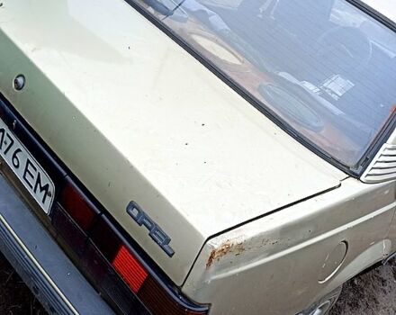 Бежевий Опель Аскона, об'ємом двигуна 1.6 л та пробігом 200 тис. км за 500 $, фото 1 на Automoto.ua