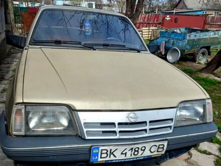 Опель Аскона 1987 у Новорад-Волынском на Automoto.ua Бежевий Опель Аскона, об'ємом двигуна 1.6 л та пробігом 0 тис. км за 650 $, фото 1 на Automoto.ua