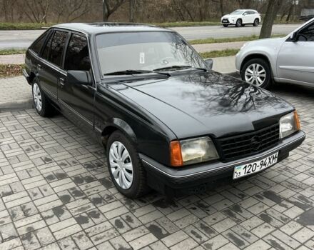 Черный Опель Аскона, объемом двигателя 1.6 л и пробегом 1000 тыс. км за 900 $, фото 3 на Automoto.ua