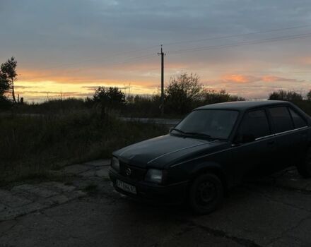 Черный Опель Аскона, объемом двигателя 1.6 л и пробегом 176 тыс. км за 450 $, фото 4 на Automoto.ua