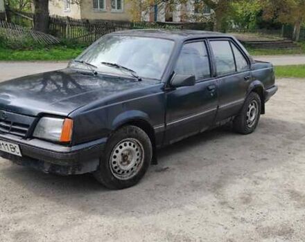 Черный Опель Аскона, объемом двигателя 1.6 л и пробегом 200 тыс. км за 500 $, фото 1 на Automoto.ua