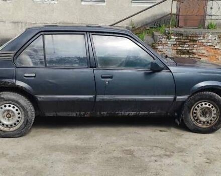 Черный Опель Аскона, объемом двигателя 1.6 л и пробегом 200 тыс. км за 500 $, фото 6 на Automoto.ua