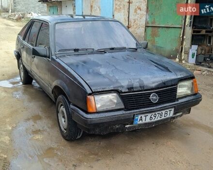 Черный Опель Аскона, объемом двигателя 1.6 л и пробегом 300 тыс. км за 599 $, фото 1 на Automoto.ua