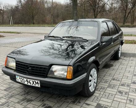 Черный Опель Аскона, объемом двигателя 0 л и пробегом 700 тыс. км за 1000 $, фото 1 на Automoto.ua