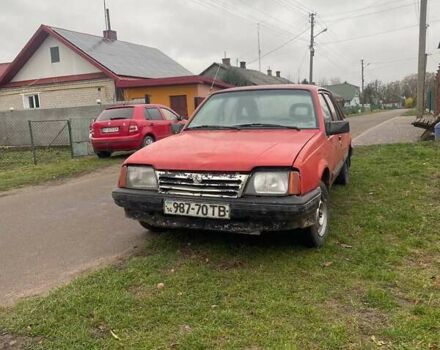 Красный Опель Аскона, объемом двигателя 1.6 л и пробегом 200 тыс. км за 500 $, фото 1 на Automoto.ua