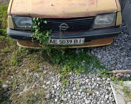 Красный Опель Аскона, объемом двигателя 0 л и пробегом 100 тыс. км за 357 $, фото 2 на Automoto.ua