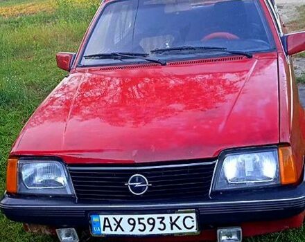 Красный Опель Аскона, объемом двигателя 1.6 л и пробегом 200 тыс. км за 1500 $, фото 1 на Automoto.ua