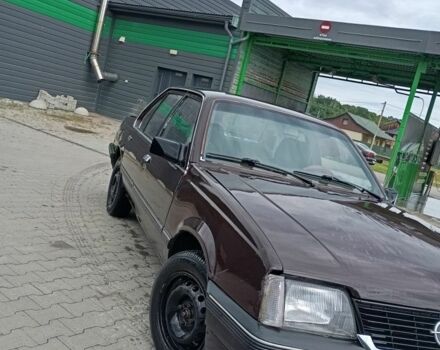 Красный Опель Аскона, объемом двигателя 1 л и пробегом 60 тыс. км за 550 $, фото 3 на Automoto.ua