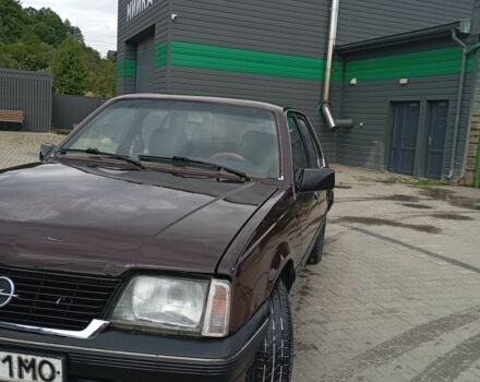 Красный Опель Аскона, объемом двигателя 1 л и пробегом 60 тыс. км за 550 $, фото 4 на Automoto.ua