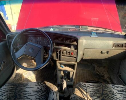 Красный Опель Аскона, объемом двигателя 1.8 л и пробегом 300 тыс. км за 308 $, фото 5 на Automoto.ua