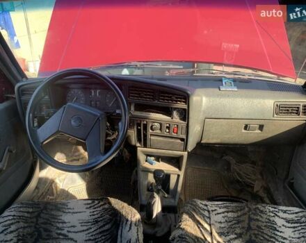 Красный Опель Аскона, объемом двигателя 1.8 л и пробегом 300 тыс. км за 307 $, фото 4 на Automoto.ua