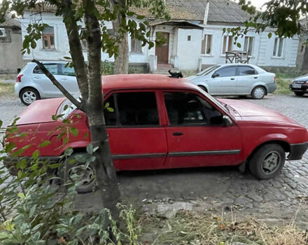 Красный Опель Аскона, объемом двигателя 1.6 л и пробегом 300 тыс. км за 750 $, фото 4 на Automoto.ua