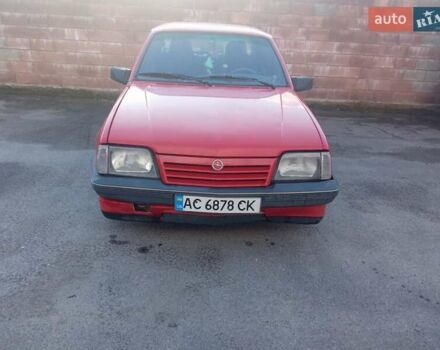 Красный Опель Аскона, объемом двигателя 1.6 л и пробегом 200 тыс. км за 750 $, фото 2 на Automoto.ua