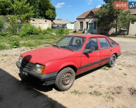 Красный Опель Аскона, объемом двигателя 1.6 л и пробегом 250 тыс. км за 350 $, фото 1 на Automoto.ua