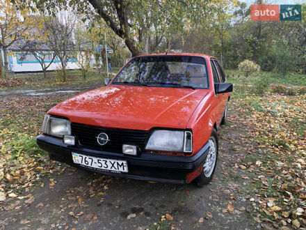 Красный Опель Аскона, объемом двигателя 1.3 л и пробегом 100 тыс. км за 1100 $, фото 1 на Automoto.ua