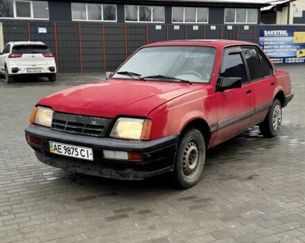 Красный Опель Аскона, объемом двигателя 1.6 л и пробегом 300 тыс. км за 550 $, фото 1 на Automoto.ua