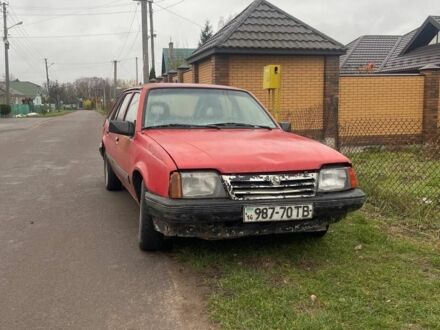 Красный Опель Аскона, объемом двигателя 1.6 л и пробегом 150 тыс. км за 500 $, фото 1 на Automoto.ua