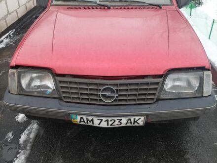 Красный Опель Аскона, объемом двигателя 1 л и пробегом 200 тыс. км за 399 $, фото 1 на Automoto.ua