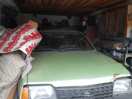 Опель Аскона, объемом двигателя 1.6 л и пробегом 200 тыс. км за 355 $, фото 1 на Automoto.ua