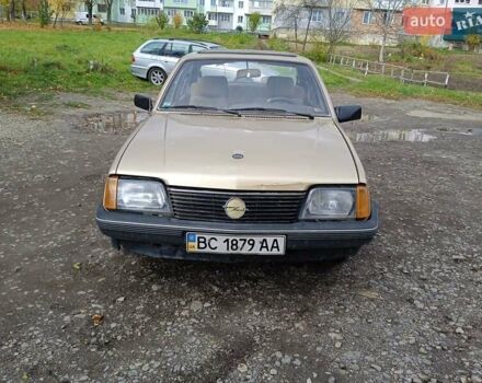 Жовтий Опель Аскона, об'ємом двигуна 1.6 л та пробігом 500 тис. км за 400 $, фото 1 на Automoto.ua