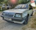 Серый Опель Аскона, объемом двигателя 1.6 л и пробегом 177 тыс. км за 800 $, фото 2 на Automoto.ua