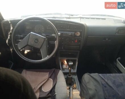 Серый Опель Аскона, объемом двигателя 1.6 л и пробегом 300 тыс. км за 950 $, фото 5 на Automoto.ua