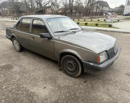 Серый Опель Аскона, объемом двигателя 1.6 л и пробегом 180 тыс. км за 350 $, фото 1 на Automoto.ua