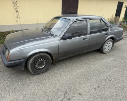 Серый Опель Аскона, объемом двигателя 1.6 л и пробегом 180 тыс. км за 350 $, фото 2 на Automoto.ua