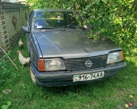 Сірий Опель Аскона, об'ємом двигуна 1.6 л та пробігом 1 тис. км за 300 $, фото 3 на Automoto.ua