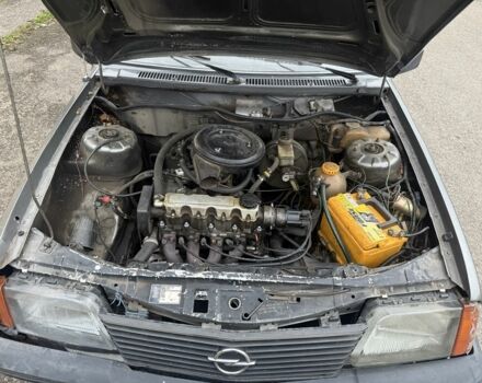 Серый Опель Аскона, объемом двигателя 1.6 л и пробегом 180 тыс. км за 350 $, фото 5 на Automoto.ua