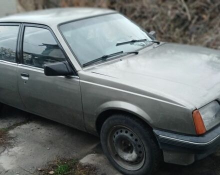 Серый Опель Аскона, объемом двигателя 1.6 л и пробегом 86 тыс. км за 832 $, фото 1 на Automoto.ua