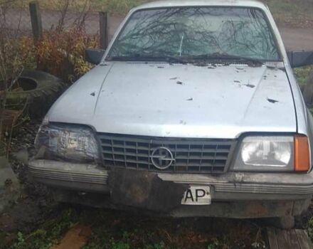 Серый Опель Аскона, объемом двигателя 1.6 л и пробегом 900 тыс. км за 300 $, фото 1 на Automoto.ua