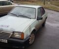 Серый Опель Аскона, объемом двигателя 1.8 л и пробегом 200 тыс. км за 475 $, фото 1 на Automoto.ua