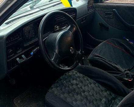 Сірий Опель Аскона, об'ємом двигуна 1.6 л та пробігом 263 тис. км за 850 $, фото 4 на Automoto.ua