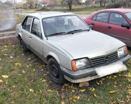 Серый Опель Аскона, объемом двигателя 1.6 л и пробегом 333 тыс. км за 592 $, фото 2 на Automoto.ua